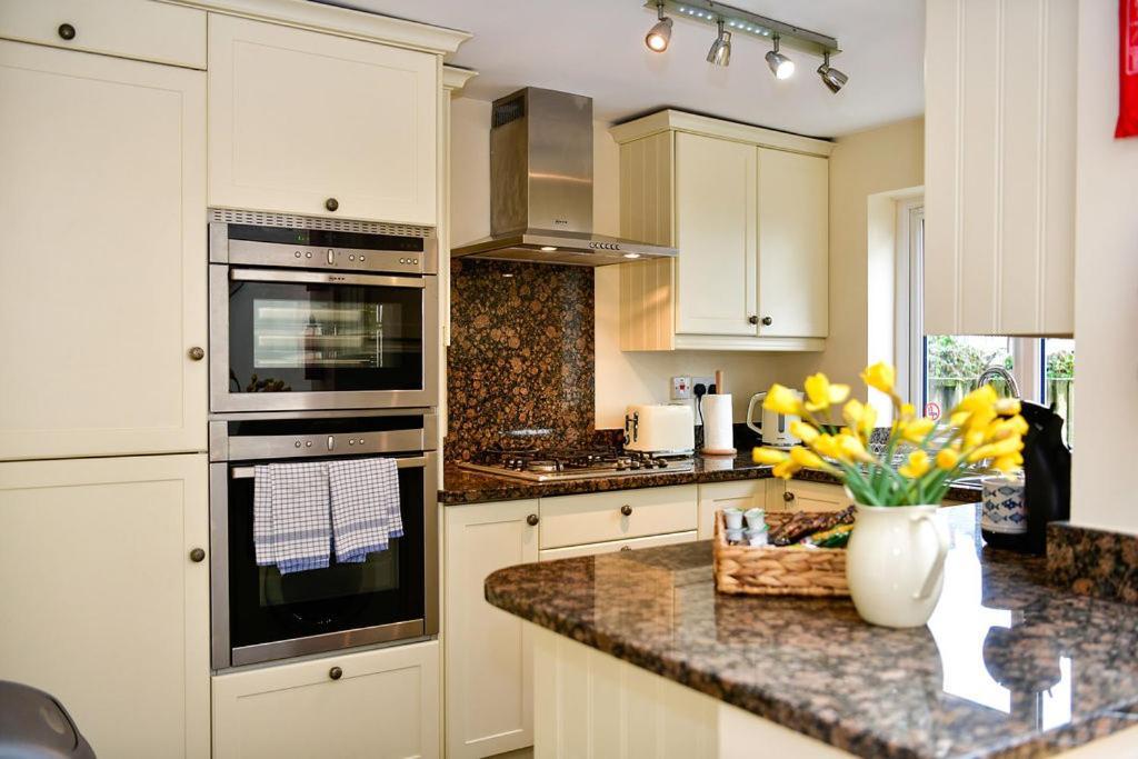 Just Stay Wales - Castle Square Cottage, Mumbles מראה חיצוני תמונה