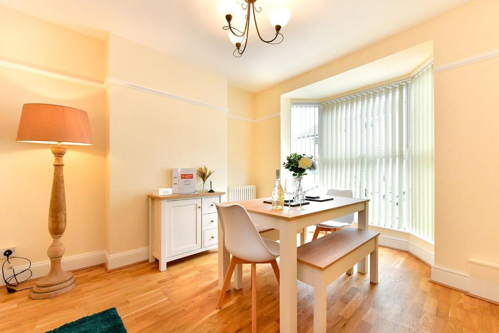 Just Stay Wales - Castle Square Cottage, Mumbles מראה חיצוני תמונה
