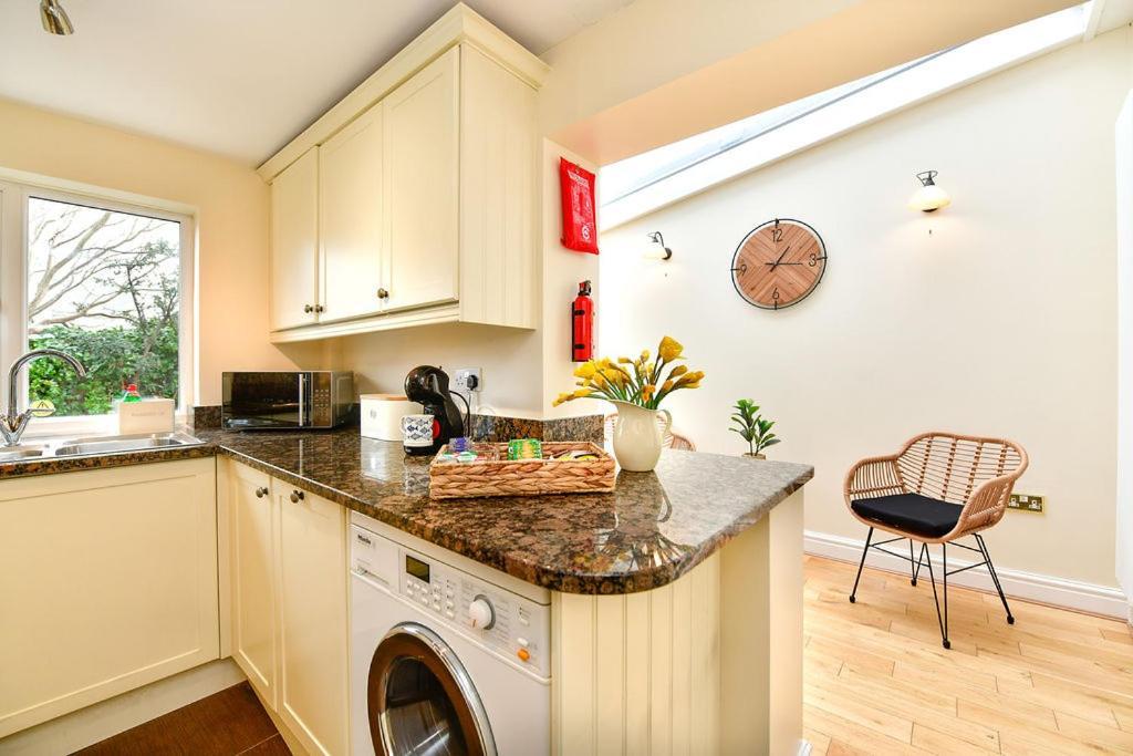 Just Stay Wales - Castle Square Cottage, Mumbles מראה חיצוני תמונה